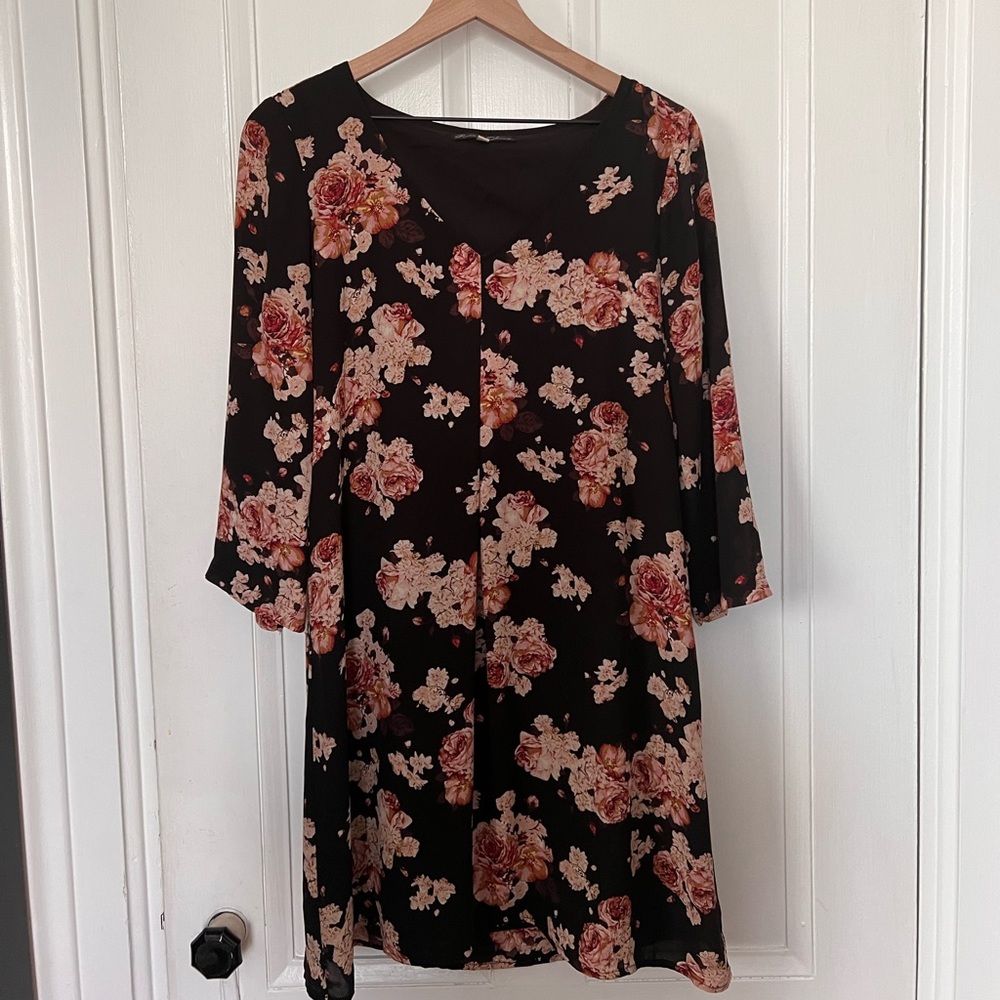 Long sleeve floral print dress with center pleat